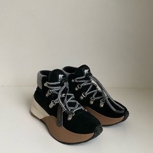 Sorel Kids Out'N About Conquest Boots in Black/Gum size 3